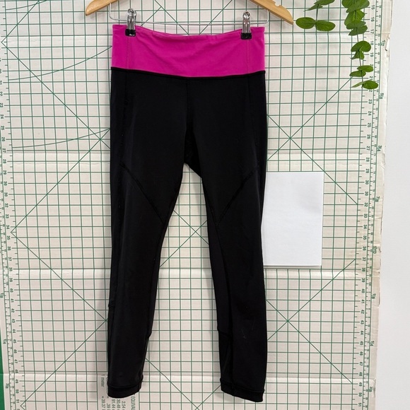 Lululemon Wunder Under 25" Ruffled Leggings Pink Black Size 4 - Picture 1 of 9
